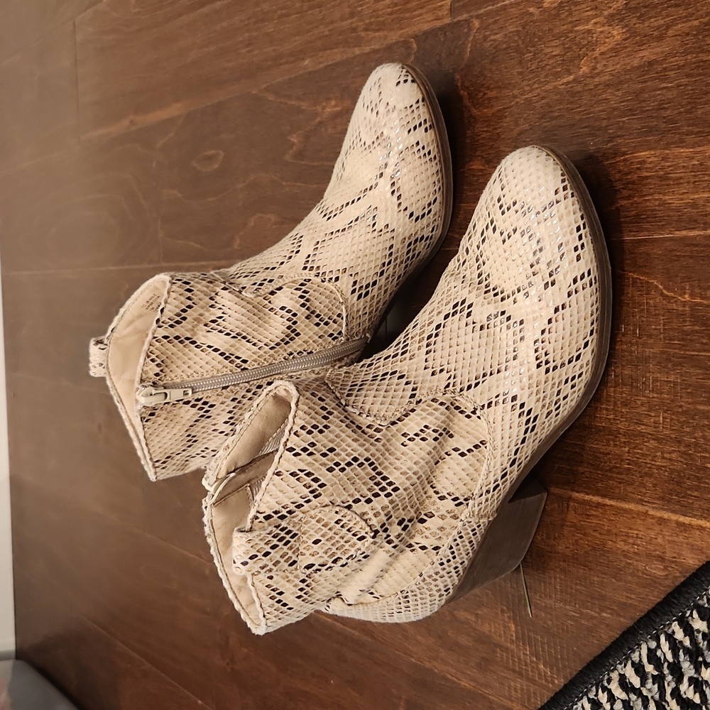 Ladies True Craft boots snakeskin size 7